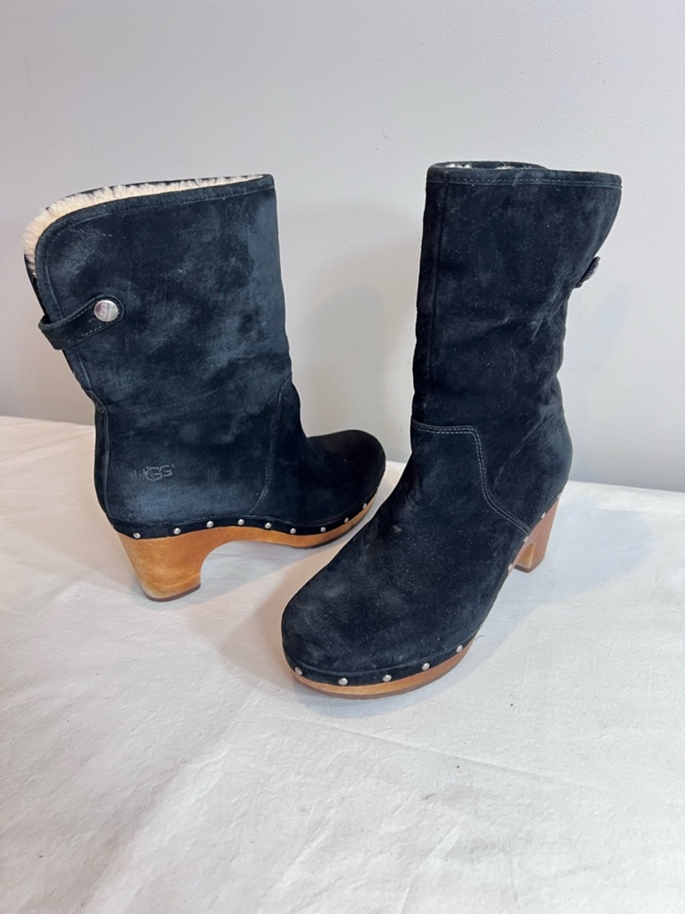 UGG Lynnea black suede sheepskin lined clog boots. Size 7